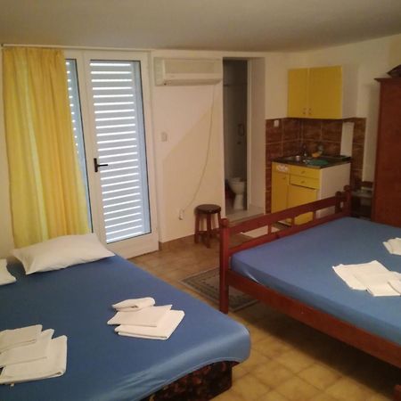 Miron Apart&Rooms Rafailovici Exterior photo