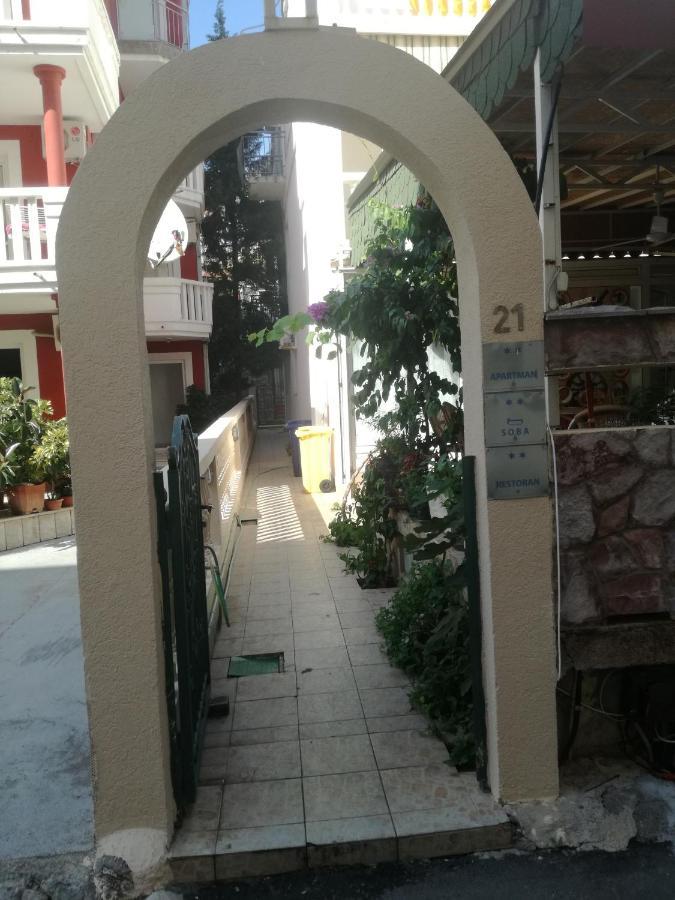 Miron Apart&Rooms Rafailovici Exterior photo