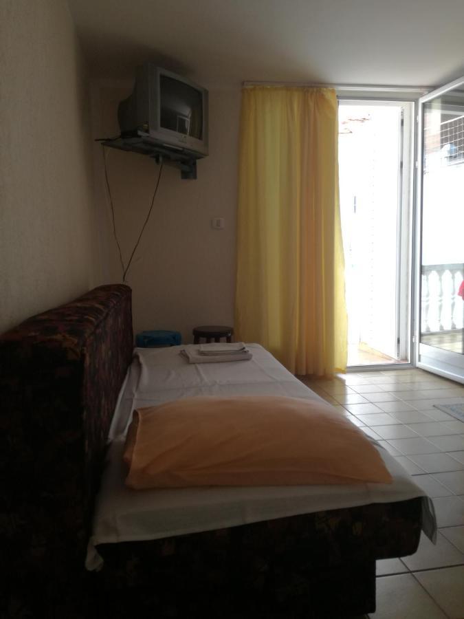 Miron Apart&Rooms Rafailovici Exterior photo