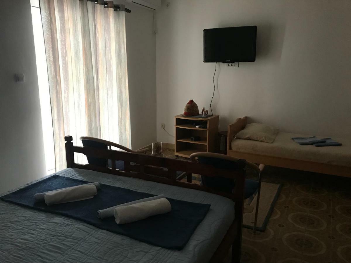 Miron Apart&Rooms Rafailovici Exterior photo