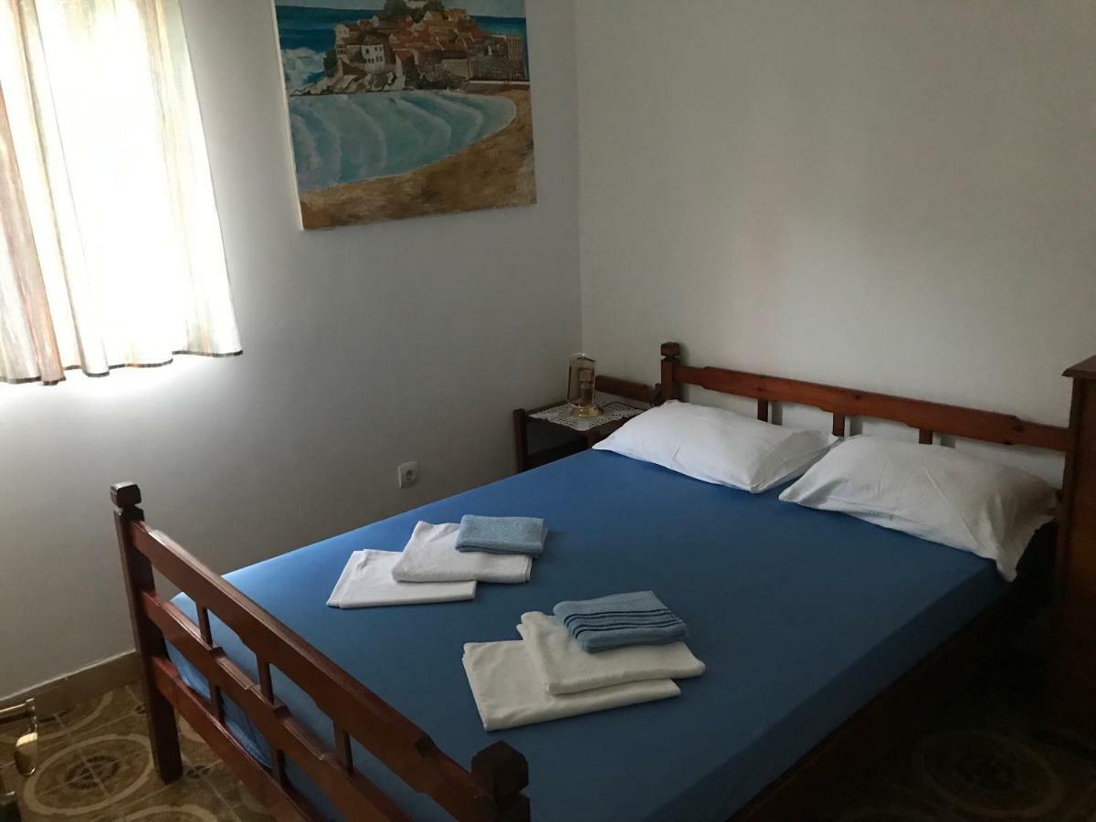 Miron Apart&Rooms Rafailovici Exterior photo