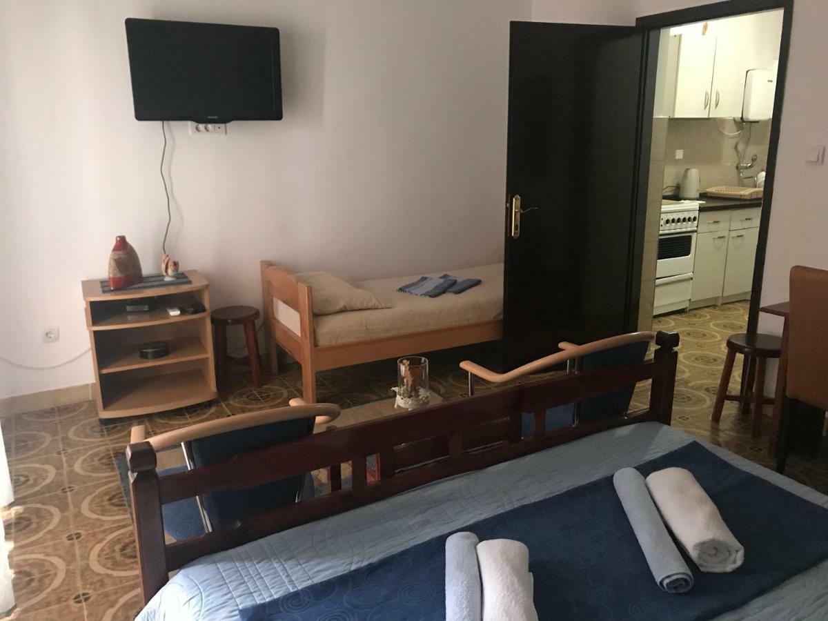 Miron Apart&Rooms Rafailovici Exterior photo